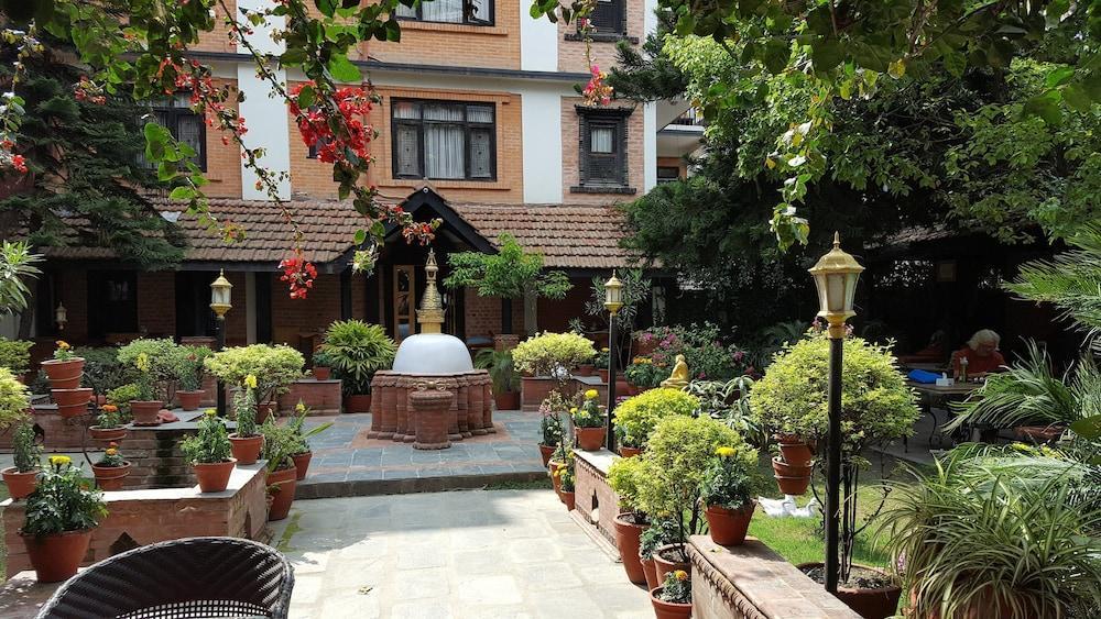 Hotel Ganesh Himal Kathmandu Buitenkant foto
