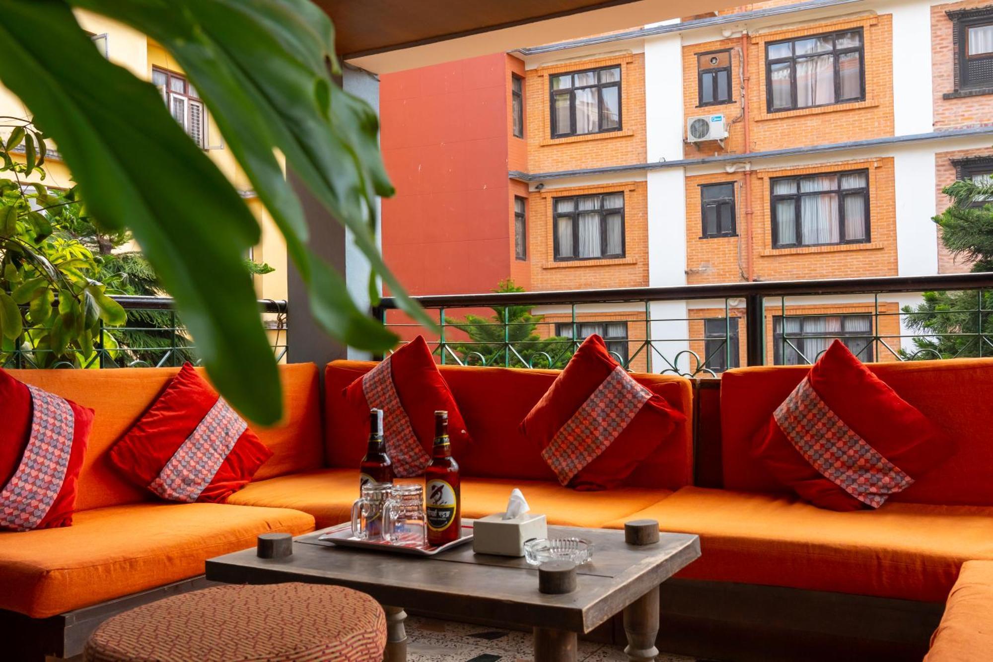 Hotel Ganesh Himal Kathmandu Buitenkant foto