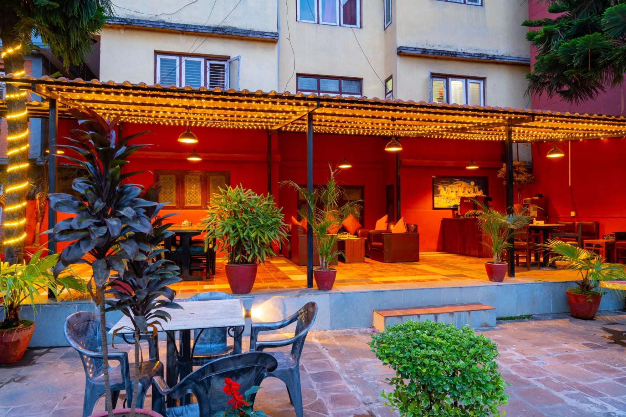 Hotel Ganesh Himal Kathmandu Buitenkant foto