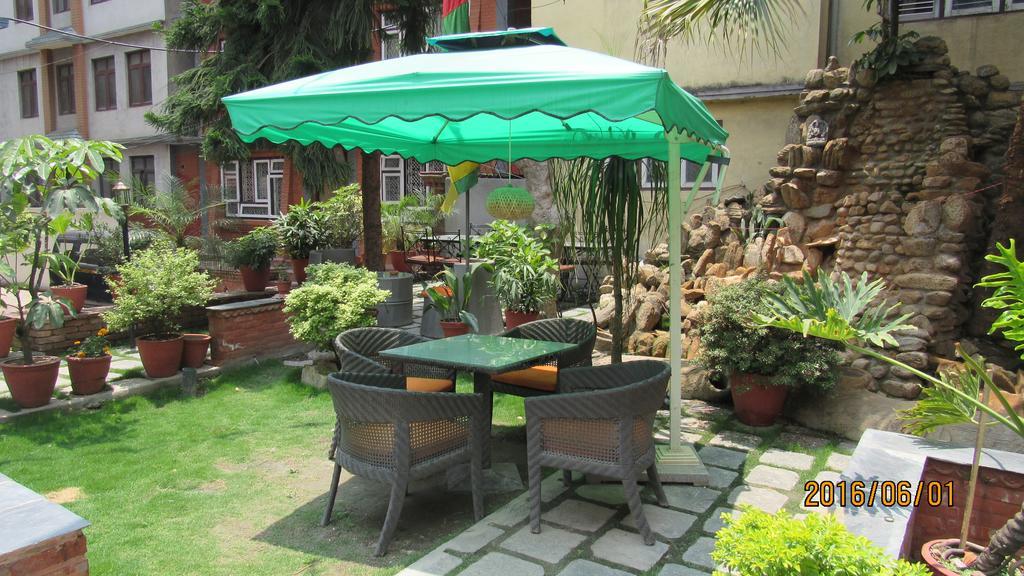 Hotel Ganesh Himal Kathmandu Buitenkant foto