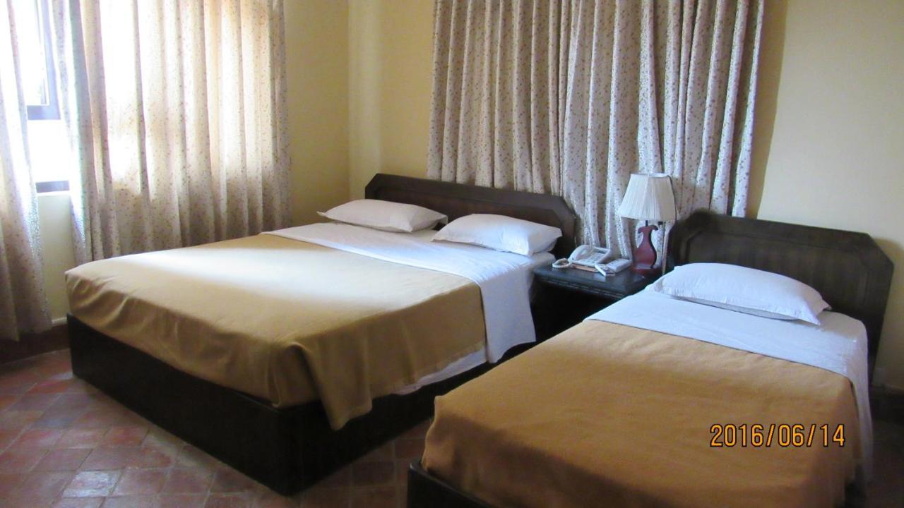 Hotel Ganesh Himal Kathmandu Buitenkant foto